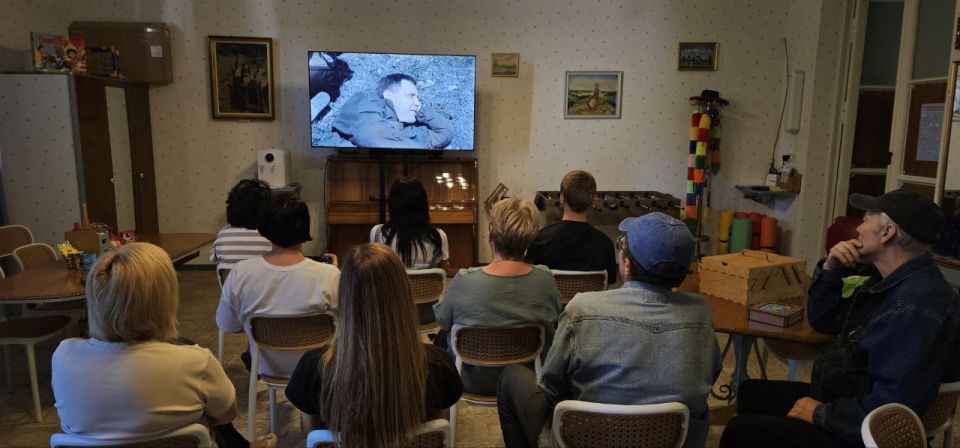 ""Я опять вернусь." - именно под таким названием был проведен просмотр документального фильма в память о Александре Захарченко, первого Главы региона и Героя Донецкой Народной Республики ""Я опять вернусь." - именно под таким названием был проведен просмотр документального фильма в память о Александре Захарченко, первого Главы региона и Героя Донецкой Народной Республики