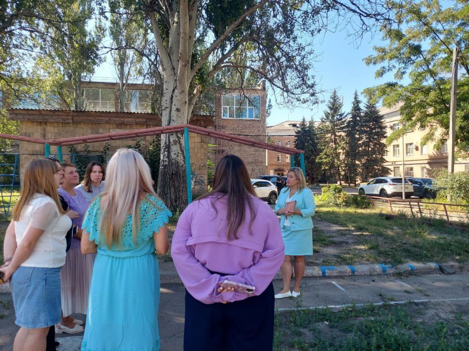 29 августа,спикер Надежда Сапелкина провела встречи с населением по адресам: г.о. Макеевка, г. Макеевка, ул. Островского, д. 7 и ул. Ленина, (в районе дома № 56) 29 августа,спикер Надежда Сапелкина провела встречи с населением по адресам: г.о. Макеевка, г. Макеевка, ул. Островского, д. 7 и ул. Ленина, (в районе дома № 56)