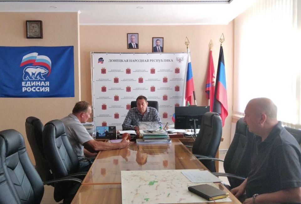 Константин Зинченко: На связи с гражданами. Провел прием граждан в Волновахском отделении общественной приемной Единой России совместно с представителями профильных управлений и отделов администрации Волновахского МО. На... Константин Зинченко: На связи с гражданами. Провел прием граждан в Волновахском отделении общественной приемной Единой России совместно с представителями профильных управлений и отделов администрации Волновахского МО. На...
