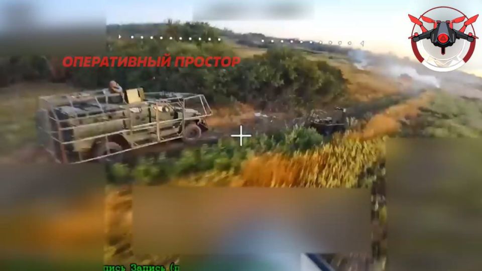 Работа FPV-дронов по очередной контратакующей бронегруппе 3-го армейского корпуса ВСУ в районе населенных пунктов Редкодуб, Карповка, Среднее и Шандриголово на Лиманском направлении Работа FPV-дронов по очередной контратакующей бронегруппе 3-го армейского корпуса ВСУ в районе населенных пунктов Редкодуб, Карповка, Среднее и Шандриголово на Лиманском направлении