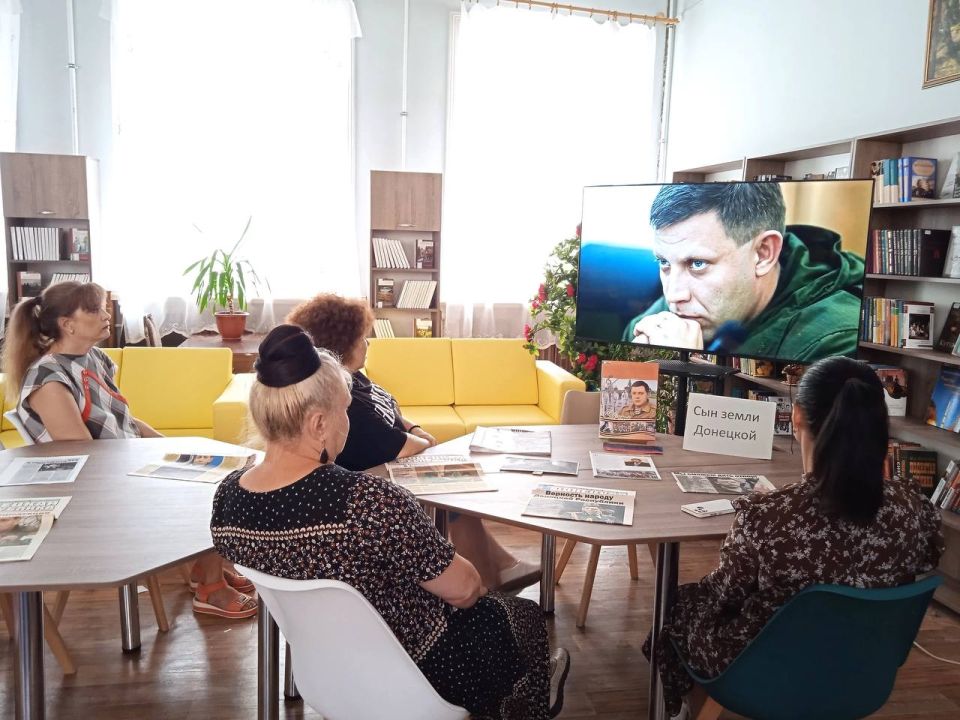 Семь лет прошло после трагической гибели Первого Главы Донецкой Народной Республики Александра Захарченко, но боль утраты до сих пор трогает души и сердца Семь лет прошло после трагической гибели Первого Главы Донецкой Народной Республики Александра Захарченко, но боль утраты до сих пор трогает души и сердца