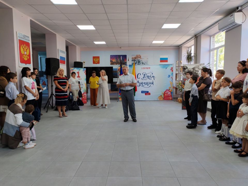Николай Михайлов: В преддверии Дня знаний совместно с Депутатом Народного Совета Донецкой Народной Республики Вадимом Морозовым приняли участие акции Единой России «Собери ребенка в школу» и вручили детям из семей участников...