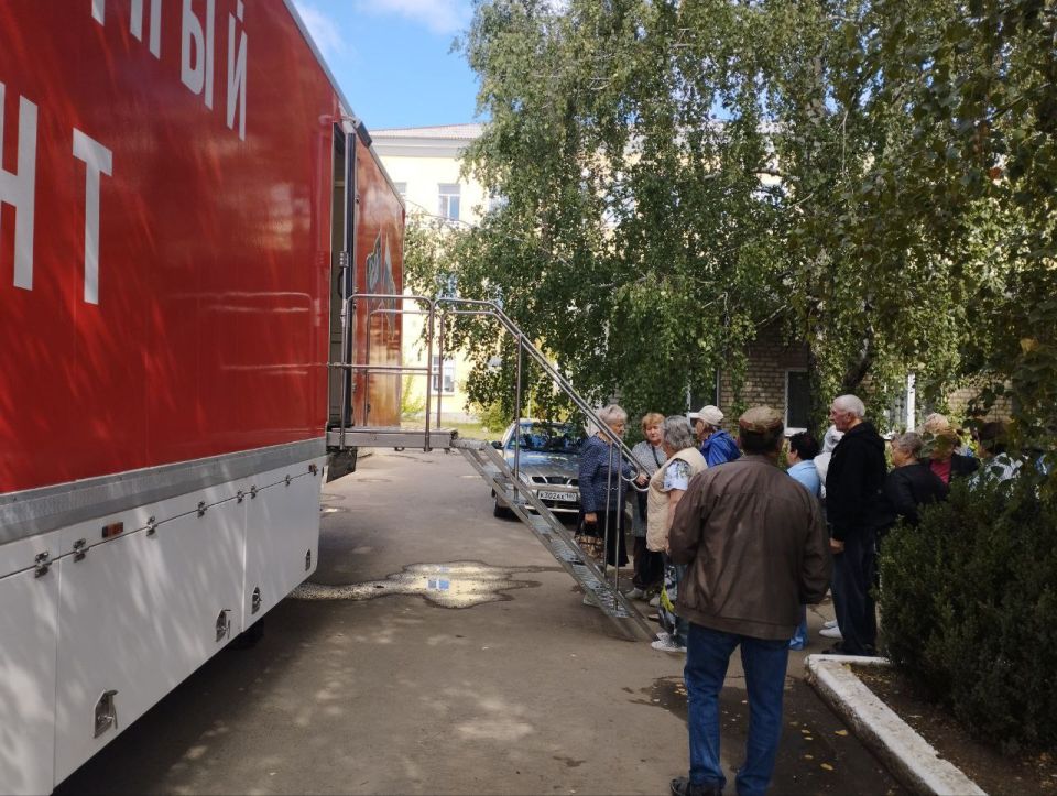 Автопоезд «Здоровье» обеспечил доступную диспансеризацию жителям Докучаевска Автопоезд «Здоровье» обеспечил доступную диспансеризацию жителям Докучаевска