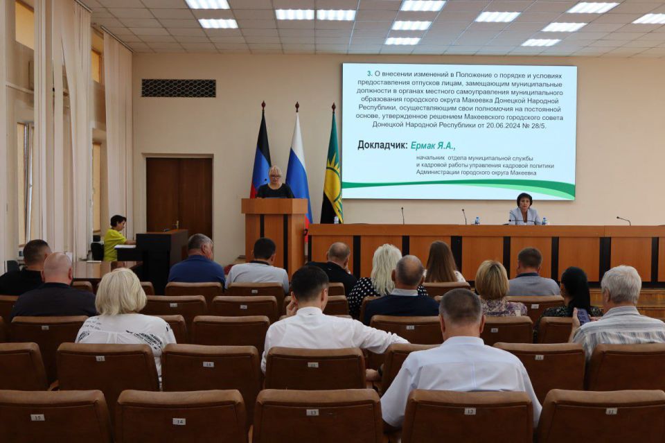 Валентина Харлашка: Провела 54 заседание Макеевского городского совета Донецкой Народной Республики Валентина Харлашка: Провела 54 заседание Макеевского городского совета Донецкой Народной Республики