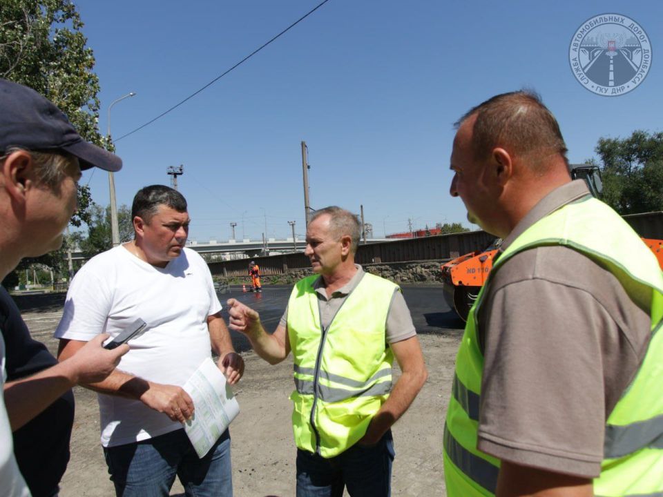 Александр Бондаренко: Работы по приведению в нормативное состояние улично-дорожной сети Мангуша, Мариуполя и Новоазовска выполнены более чем на 50% Александр Бондаренко: Работы по приведению в нормативное состояние улично-дорожной сети Мангуша, Мариуполя и Новоазовска выполнены более чем на 50%