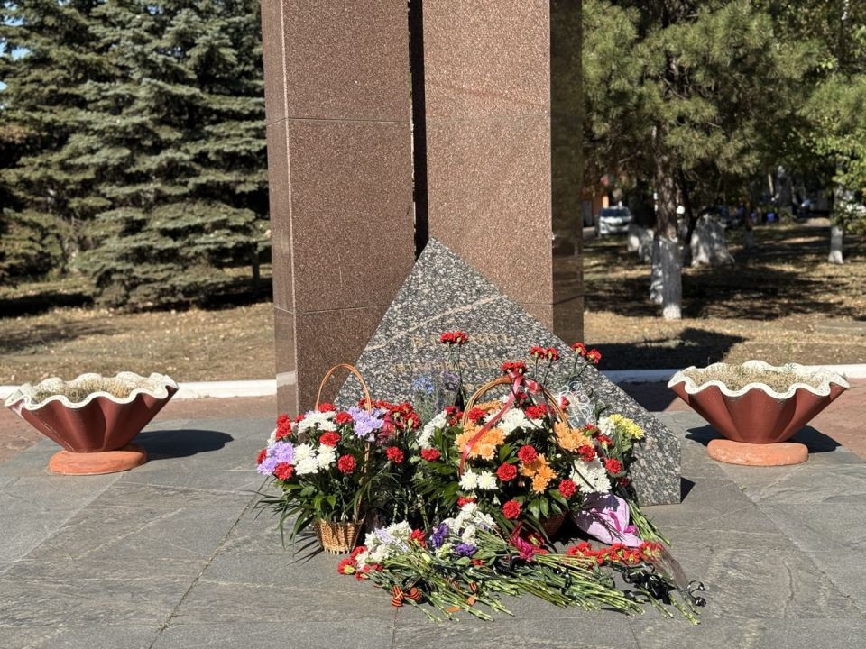 Александр Шатов: В преддверии Дня шахтера провели поминальную панихиду и возложили цветы к подножию памятника Александр Шатов: В преддверии Дня шахтера провели поминальную панихиду и возложили цветы к подножию памятника