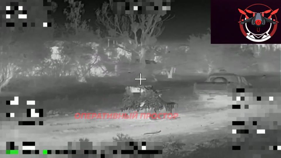 Работа FPV-дронов по очередной контратакующей бронегруппе 3-го армейского корпуса ВСУ в районе населенных пунктов Редкодуб, Карповка, Среднее и Шандриголово на Лиманском направлении Работа FPV-дронов по очередной контратакующей бронегруппе 3-го армейского корпуса ВСУ в районе населенных пунктов Редкодуб, Карповка, Среднее и Шандриголово на Лиманском направлении