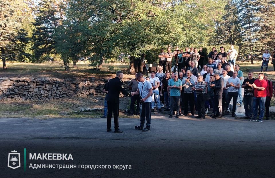 В Макеевке состоялось торжественное мероприятие в ООО «Углеком», посвящённое Дню шахтёра В Макеевке состоялось торжественное мероприятие в ООО «Углеком», посвящённое Дню шахтёра