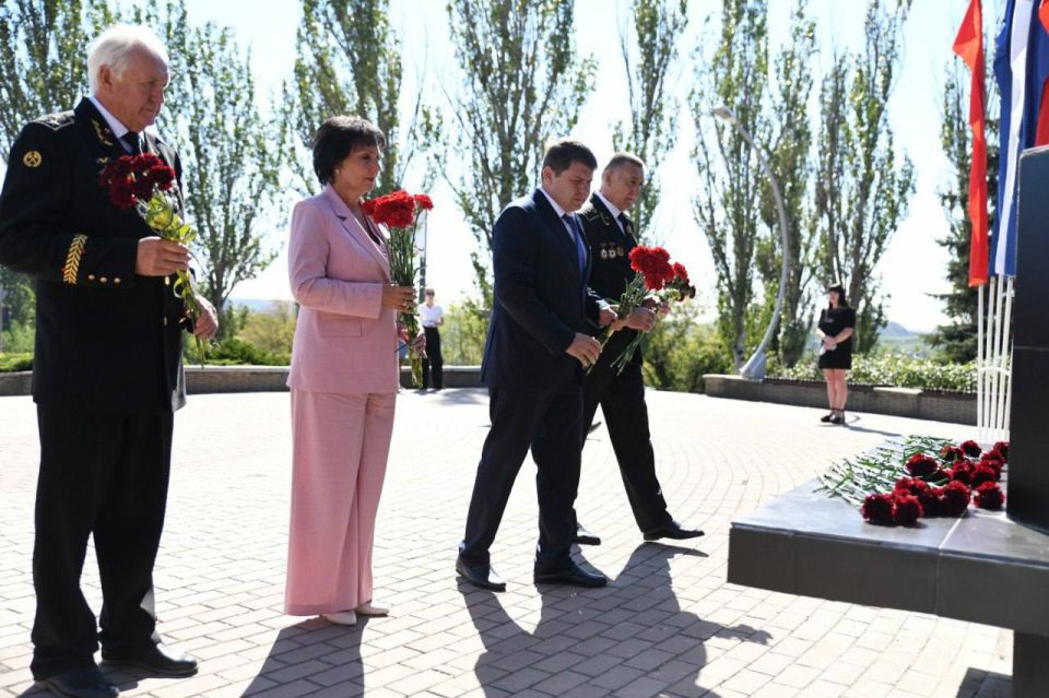Александр Подгорный: В Макеевке состоялось возложение цветов, посвященное Дню шахтёра Александр Подгорный: В Макеевке состоялось возложение цветов, посвященное Дню шахтёра