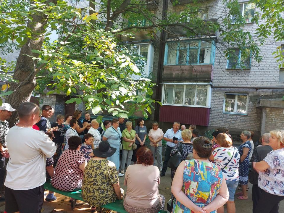 Иван Адамец: Депутат Донецкого горсовета Герман Полунин встретился с жителями дома №9 по улице Семёнова-Тянь-Шанского в Куйбышевском районе, чтобы обсудить наиболее острые проблемы Иван Адамец: Депутат Донецкого горсовета Герман Полунин встретился с жителями дома №9 по улице Семёнова-Тянь-Шанского в Куйбышевском районе, чтобы обсудить наиболее острые проблемы