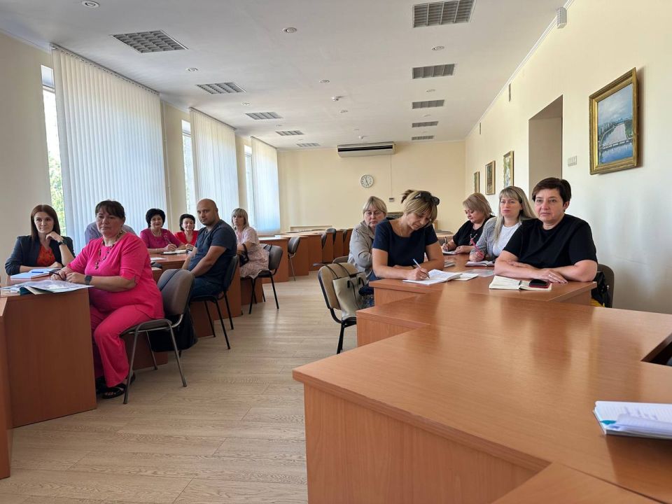 Важные вопросы опеки и попечительства: встреча с трудовым коллективом Администрации городского округа Донецк Важные вопросы опеки и попечительства: встреча с трудовым коллективом Администрации городского округа Донецк