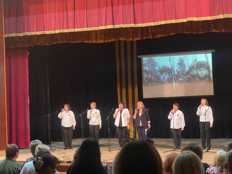 В Иловайске почтили память защитников города: концерт-реквием «Август 2014… Мы не забудем никогда» В Иловайске почтили память защитников города: концерт-реквием «Август 2014… Мы не забудем никогда»