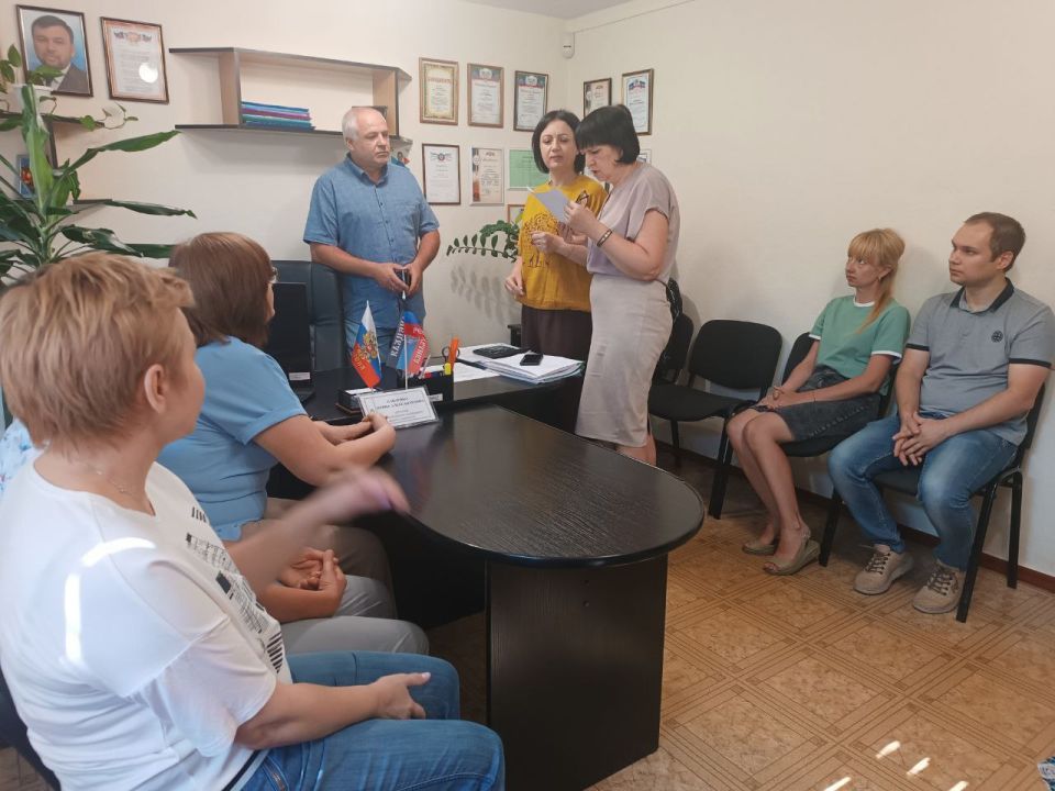 Сегодня депутат Тельмановского муниципального совета Юрий Корюк провел встречу с трудовым коллективом ГКУ "Тельмановский РЦЗ" Сегодня депутат Тельмановского муниципального совета Юрий Корюк провел встречу с трудовым коллективом ГКУ "Тельмановский РЦЗ"
