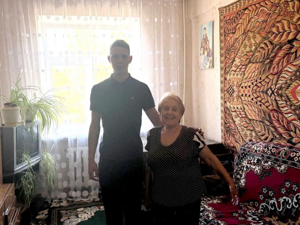 Молодёжь Ждановки передала жителям города письма из Кремля Молодёжь Ждановки передала жителям города письма из Кремля