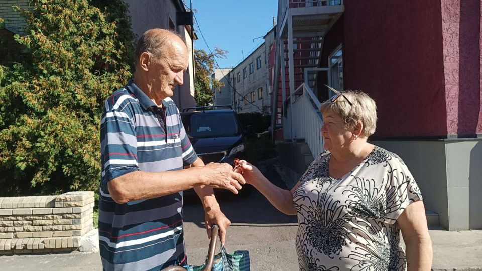 ## В Дебальцево прошла акция памяти Александра Захарченко и раздача георгиевских лент ## В Дебальцево прошла акция памяти Александра Захарченко и раздача георгиевских лент