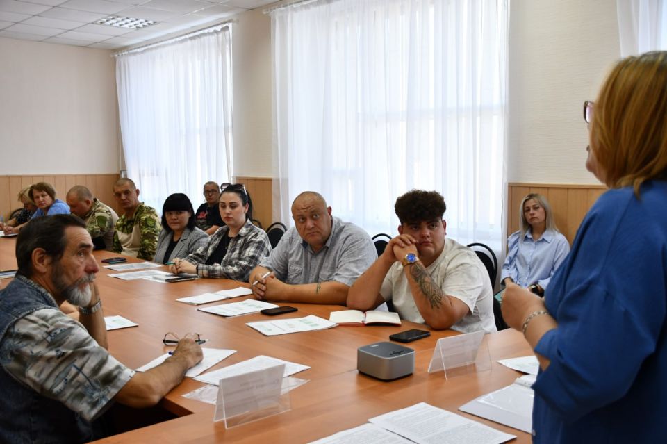 В Дебальцево прошла сессия для НКО по вопросам законодательства, регистрации, господдержки и грантов В Дебальцево прошла сессия для НКО по вопросам законодательства, регистрации, господдержки и грантов
