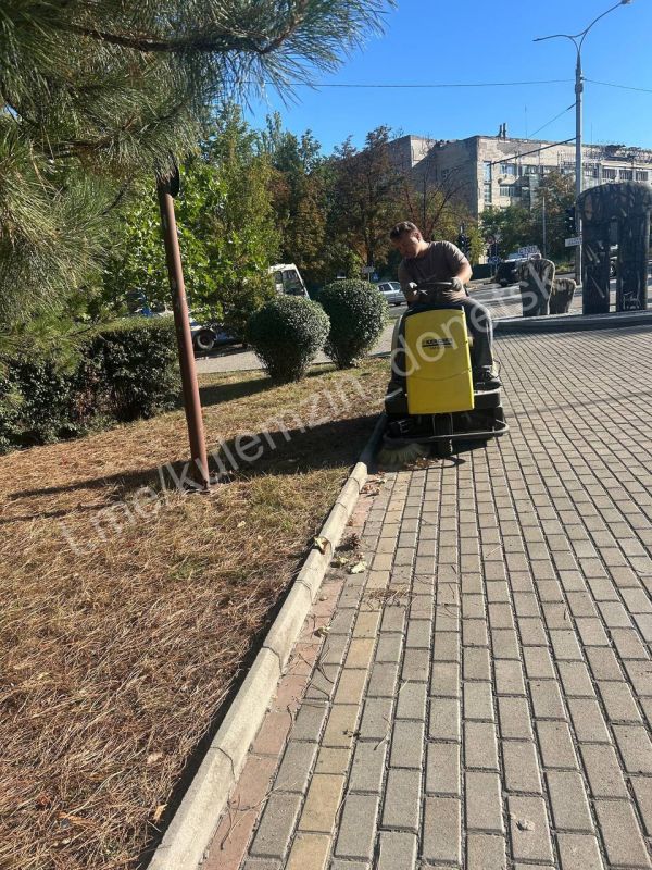Приближаются наши любимые праздники — День города и День шахтёра! Сотрудники Дирекции парков трудятся не покладая рук, чтобы сделать торжества незабываемыми и приятными Приближаются наши любимые праздники — День города и День шахтёра! Сотрудники Дирекции парков трудятся не покладая рук, чтобы сделать торжества незабываемыми и приятными