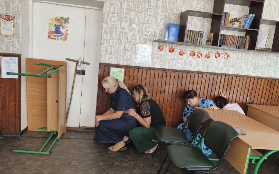 Александр Подгорный: Антитеррористические учения прошли в образовательных учреждениях Донецкой Народной Республики Александр Подгорный: Антитеррористические учения прошли в образовательных учреждениях Донецкой Народной Республики