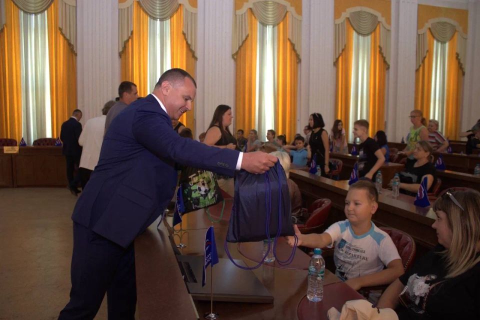 Александр Волошин: В ДНР продолжается всероссийская акция «Собери ребёнка в школу» Александр Волошин: В ДНР продолжается всероссийская акция «Собери ребёнка в школу»