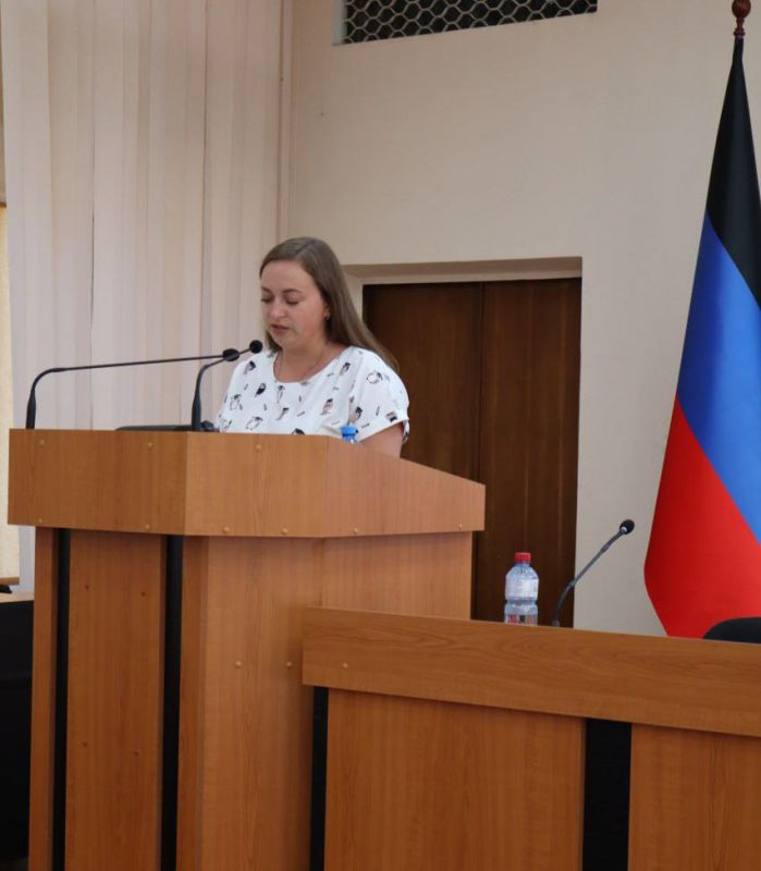 Валентина Харлашка: Провела 54 заседание Макеевского городского совета Донецкой Народной Республики Валентина Харлашка: Провела 54 заседание Макеевского городского совета Донецкой Народной Республики