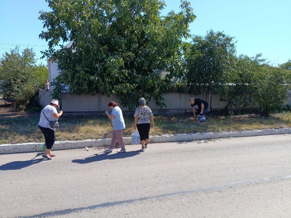 29 августа на территории городского округа Дебальцево состоялся экологический субботник по уборке территории и прибордюрной части дорог в районе ДРП 29 августа на территории городского округа Дебальцево состоялся экологический субботник по уборке территории и прибордюрной части дорог в районе ДРП