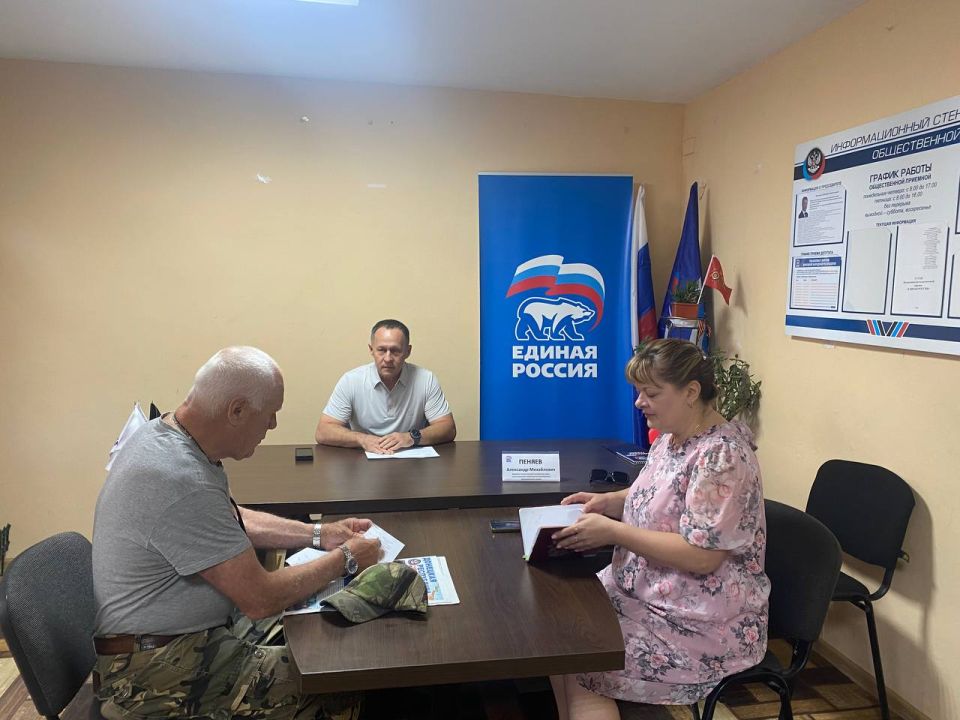 Александр Пеняев: Сегодня в ходе приема граждан в общественной приемной были рассмотрены вопросы, связанные с земляными работами в садовом товариществе имени Мичурина Александр Пеняев: Сегодня в ходе приема граждан в общественной приемной были рассмотрены вопросы, связанные с земляными работами в садовом товариществе имени Мичурина