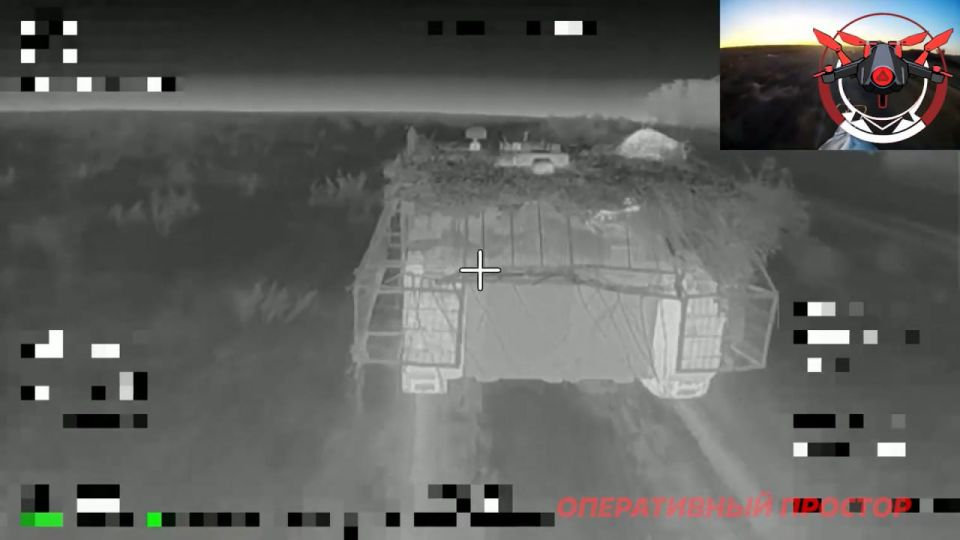 Работа FPV-дронов по очередной контратакующей бронегруппе 3-го армейского корпуса ВСУ в районе населенных пунктов Редкодуб, Карповка, Среднее и Шандриголово на Лиманском направлении Работа FPV-дронов по очередной контратакующей бронегруппе 3-го армейского корпуса ВСУ в районе населенных пунктов Редкодуб, Карповка, Среднее и Шандриголово на Лиманском направлении