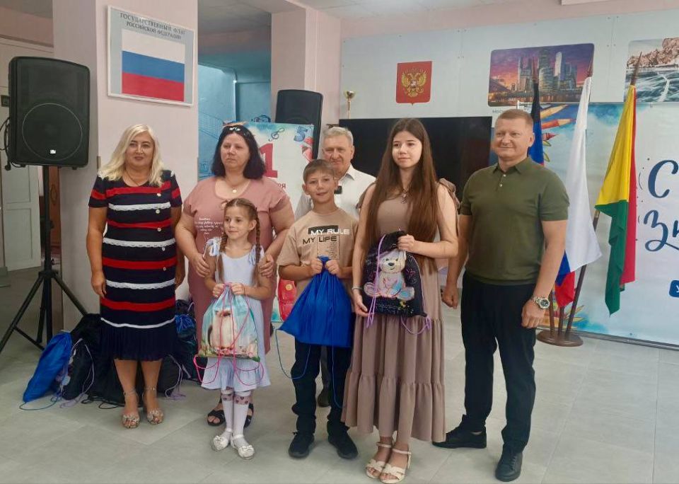 Александр Волошин: В ДНР продолжается всероссийская акция «Собери ребёнка в школу» Александр Волошин: В ДНР продолжается всероссийская акция «Собери ребёнка в школу»