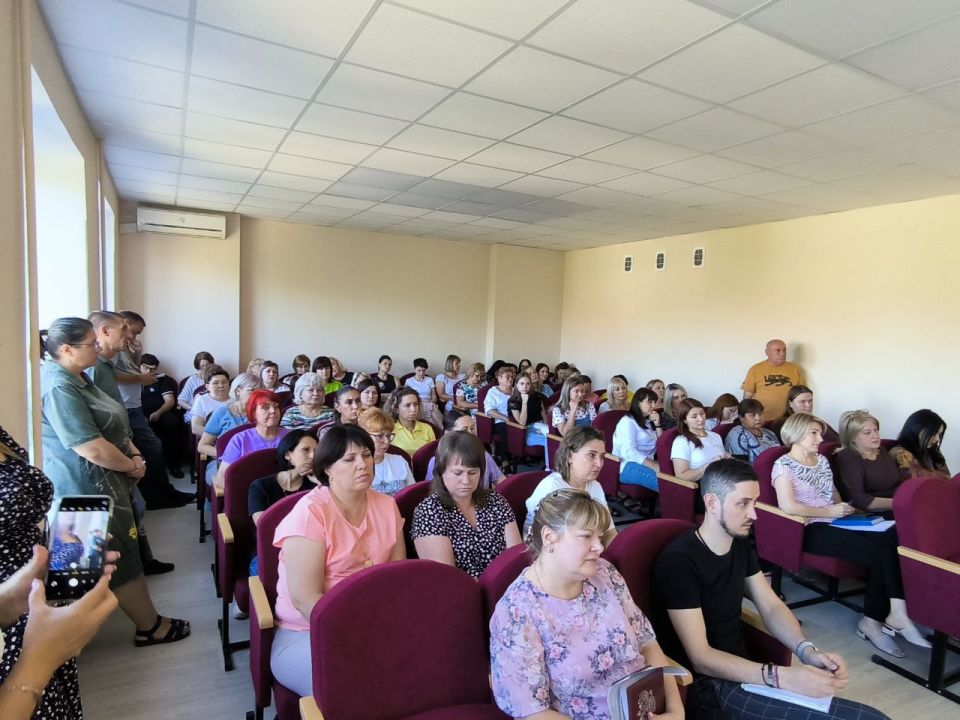 Сегодня, 29.08.2025 г., в рамках поручения Главы ДНР Дениса Владимировича Пушилина, проведена встреча-диалог главного врача ГБУ ДНР "Ясиноватская ЦРБ" Сергея Касьяновича Джеломанова с жителями Ясиноватского м.о Сегодня, 29.08.2025 г., в рамках поручения Главы ДНР Дениса Владимировича Пушилина, проведена встреча-диалог главного врача ГБУ ДНР "Ясиноватская ЦРБ" Сергея Касьяновича Джеломанова с жителями Ясиноватского м.о
