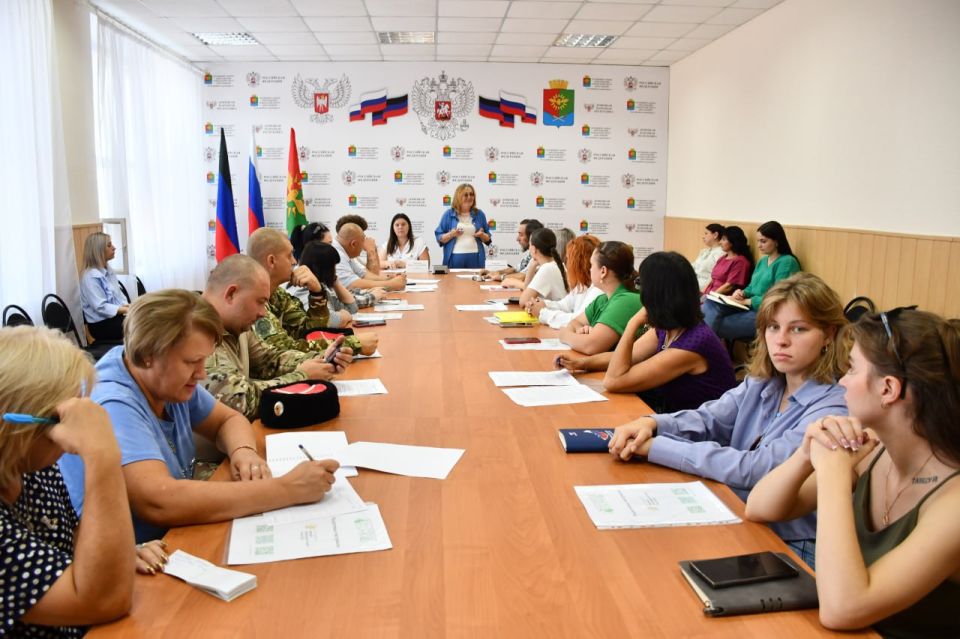 В Дебальцево прошла сессия для НКО по вопросам законодательства, регистрации, господдержки и грантов В Дебальцево прошла сессия для НКО по вопросам законодательства, регистрации, господдержки и грантов