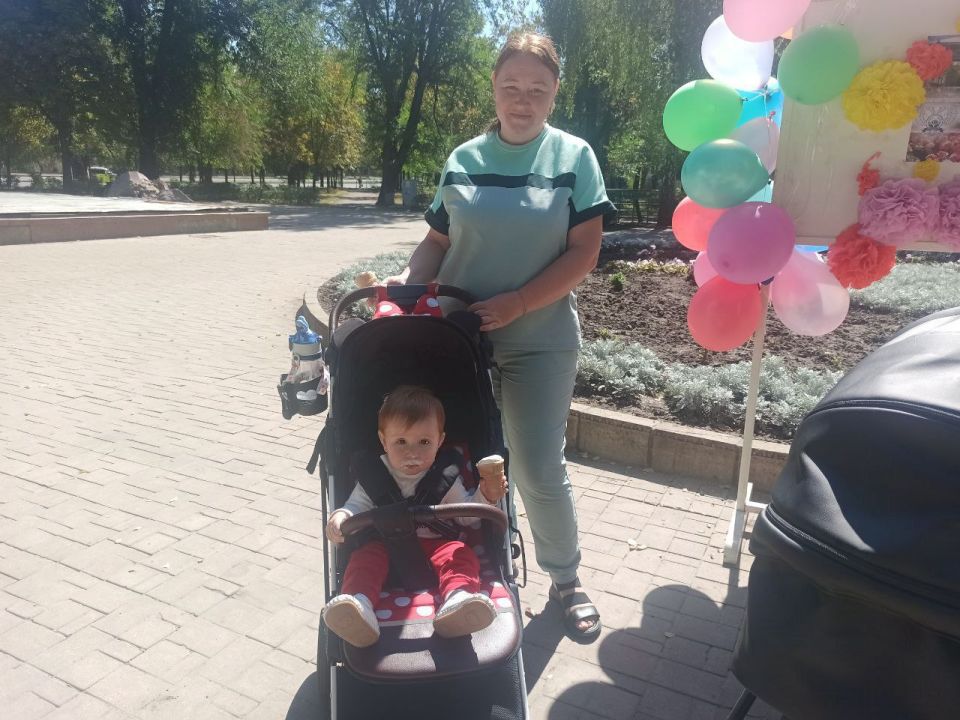 Валентин Левченко: В преддверии Дня города в сквере им. Арсена Павлова сотрудники Управы создают праздничное настроение детям и взрослым! Валентин Левченко: В преддверии Дня города в сквере им. Арсена Павлова сотрудники Управы создают праздничное настроение детям и взрослым!