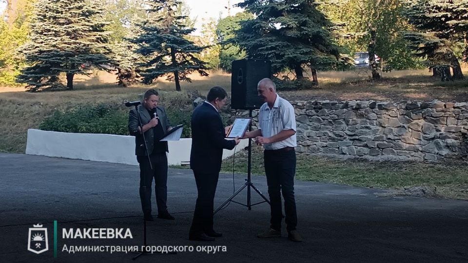 В Макеевке состоялось торжественное мероприятие в ООО «Углеком», посвящённое Дню шахтёра В Макеевке состоялось торжественное мероприятие в ООО «Углеком», посвящённое Дню шахтёра