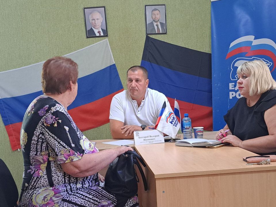 29 августа 2025 года, заместитель главы администрации городского округа Дебальцево Валерий Бессараб, провёл личный прием граждан в местной общественной приёмной Светлодарского местного отделения Партии "Единая Россия" в... 29 августа 2025 года, заместитель главы администрации городского округа Дебальцево Валерий Бессараб, провёл личный прием граждан в местной общественной приёмной Светлодарского местного отделения Партии "Единая Россия" в...