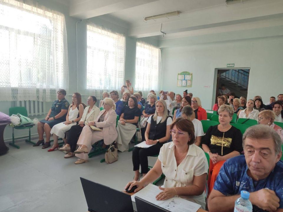 В Ленинском внутригородском районе на базе ГБОУ «Школа № 45 г.о. Донецк» прошло Августовское педагогическое совещание «Современное образование: опыт, проблемы, перспективы» В Ленинском внутригородском районе на базе ГБОУ «Школа № 45 г.о. Донецк» прошло Августовское педагогическое совещание «Современное образование: опыт, проблемы, перспективы»