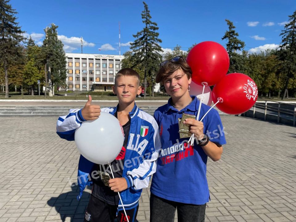 В преддверии Дня города и Дня шахтёра Донецк заиграл яркими красками праздничного настроения! В преддверии Дня города и Дня шахтёра Донецк заиграл яркими красками праздничного настроения!