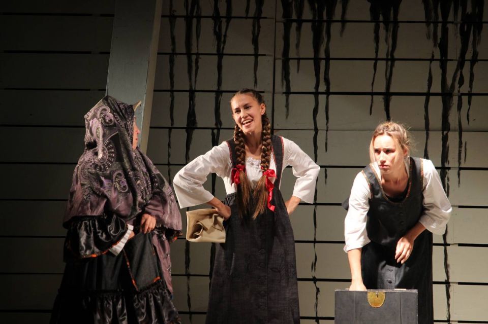 Открытие юбилейного 55-го театрального сезона состоялось в Донецком РАМТе Открытие юбилейного 55-го театрального сезона состоялось в Донецком РАМТе