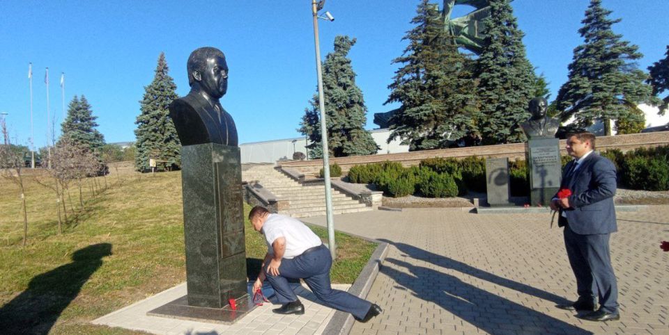 Валентин Левченко: Прошло 7 лет со дня смерти великого артиста и общественного деятеля, Героя Труда России, народного артиста СССР и ДНР, Героя ДНР, почётного консула ДНР в Российской Федерации Валентин Левченко: Прошло 7 лет со дня смерти великого артиста и общественного деятеля, Героя Труда России, народного артиста СССР и ДНР, Героя ДНР, почётного консула ДНР в Российской Федерации