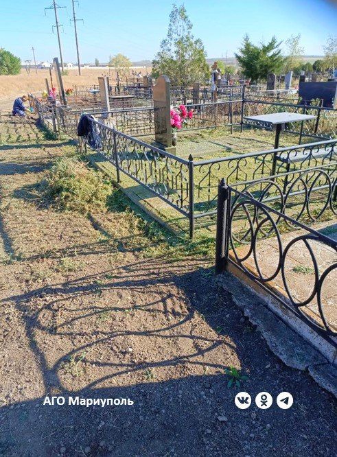 Мариупольские коммунальщики благоустроили ритуальное место в поселке Сартана Мариупольские коммунальщики благоустроили ритуальное место в поселке Сартана