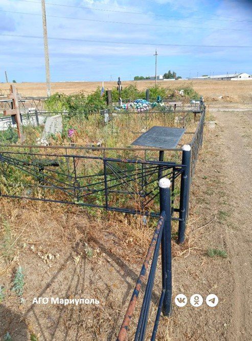 Мариупольские коммунальщики благоустроили ритуальное место в поселке Сартана Мариупольские коммунальщики благоустроили ритуальное место в поселке Сартана