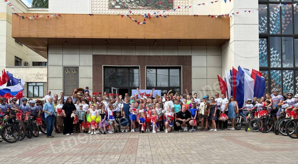 Алексей Кулемзин: В Ворошиловском районе состоялась праздничная программа, посвящённая празднованию Дня города и Дня шахтёра! Алексей Кулемзин: В Ворошиловском районе состоялась праздничная программа, посвящённая празднованию Дня города и Дня шахтёра!
