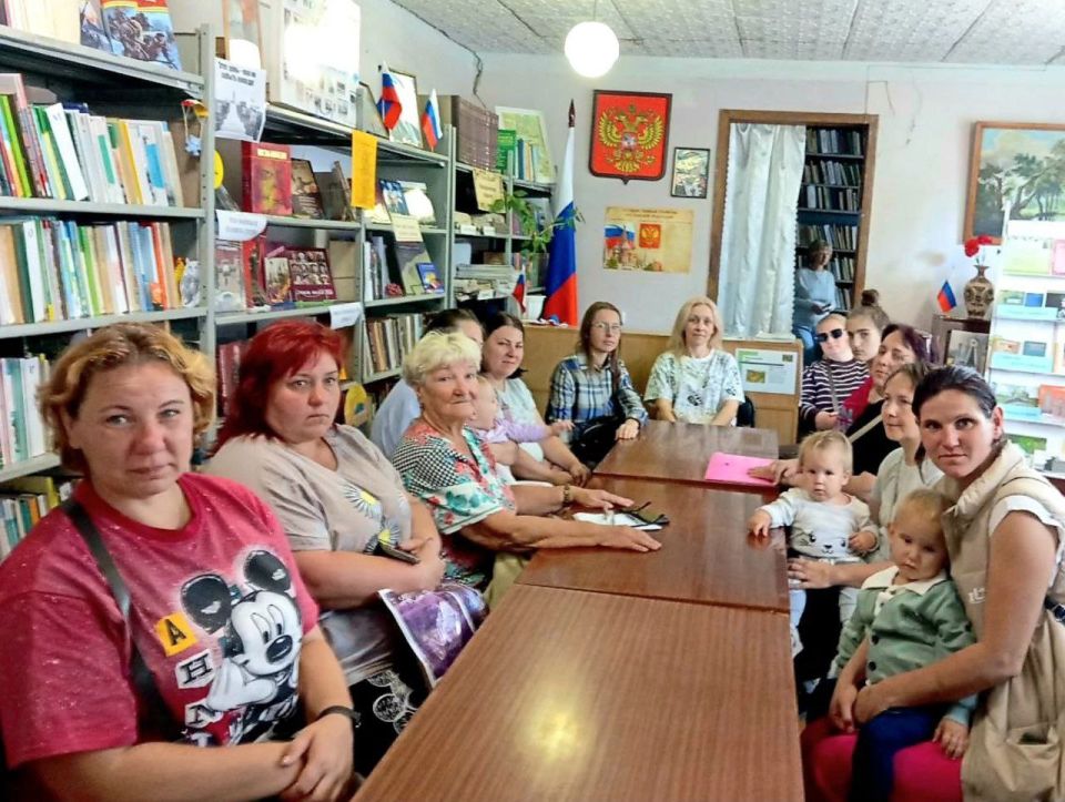 Сегодня, в преддверии Дня шахтера, заместитель главы Администрации городского округа Макеевка, руководитель «Совета женщин города Макеевки» Ирина Сидякина совместно с председателем Макеевского городского совета Валентиной... Сегодня, в преддверии Дня шахтера, заместитель главы Администрации городского округа Макеевка, руководитель «Совета женщин города Макеевки» Ирина Сидякина совместно с председателем Макеевского городского совета Валентиной...