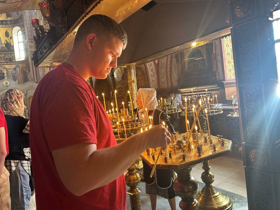 В день Орехового спаса, когда православные христиане благодарят Бога за новый урожай и просят благословения на будущее, юнармейцы местного отделения городского округа Макеевка стали участниками торжественного богослужения в... В день Орехового спаса, когда православные христиане благодарят Бога за новый урожай и просят благословения на будущее, юнармейцы местного отделения городского округа Макеевка стали участниками торжественного богослужения в...