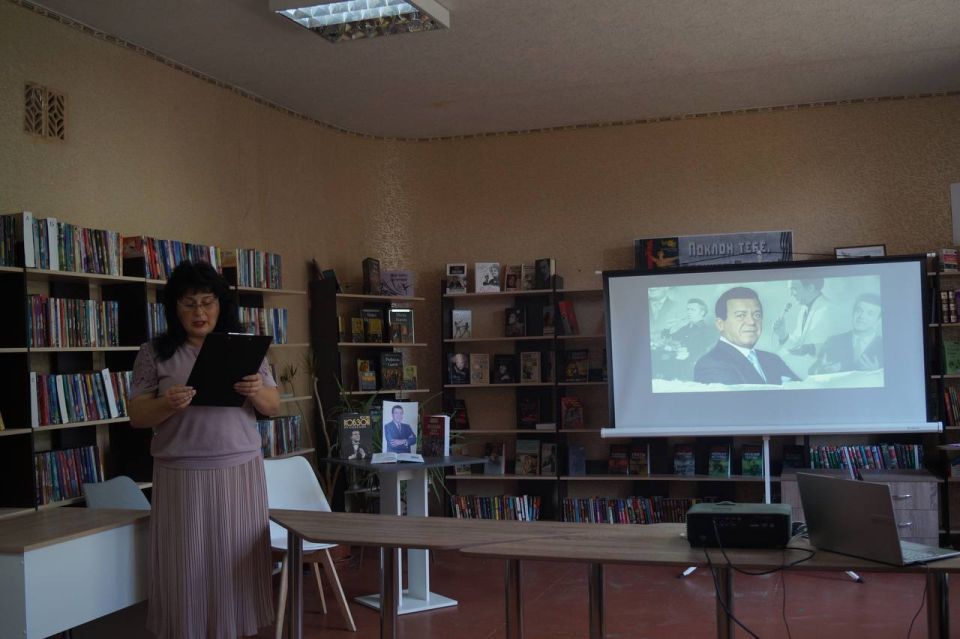 Великий сын Донбасса: в Иловайске почтили память Иосифа Кобзона Великий сын Донбасса: в Иловайске почтили память Иосифа Кобзона