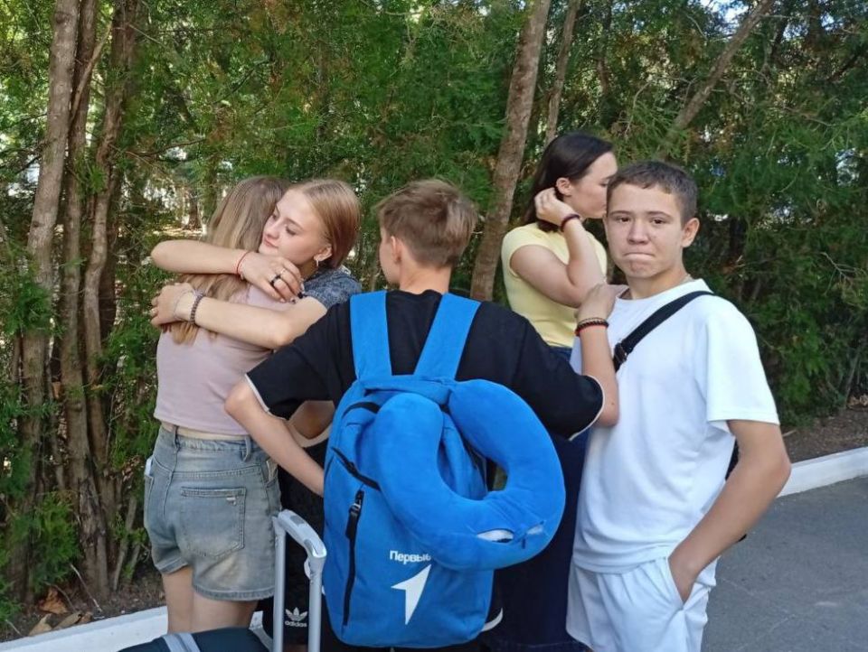 Дети из наших подопечных семей вернулись домой после трёхнедельного отдыха в лагерях Анапы Дети из наших подопечных семей вернулись домой после трёхнедельного отдыха в лагерях Анапы