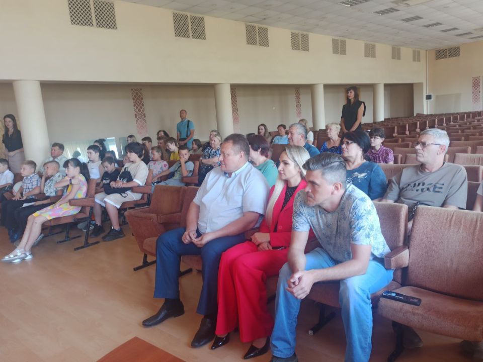Валентин Левченко: В преддверии Дня города и Дня шахтера, в Управе Киевского внутригородского района, отделом опеки и попечительства №4 Управления опеки и попечительства администрации городского округа Донецк, для ... Валентин Левченко: В преддверии Дня города и Дня шахтера, в Управе Киевского внутригородского района, отделом опеки и попечительства №4 Управления опеки и попечительства администрации городского округа Донецк, для ...