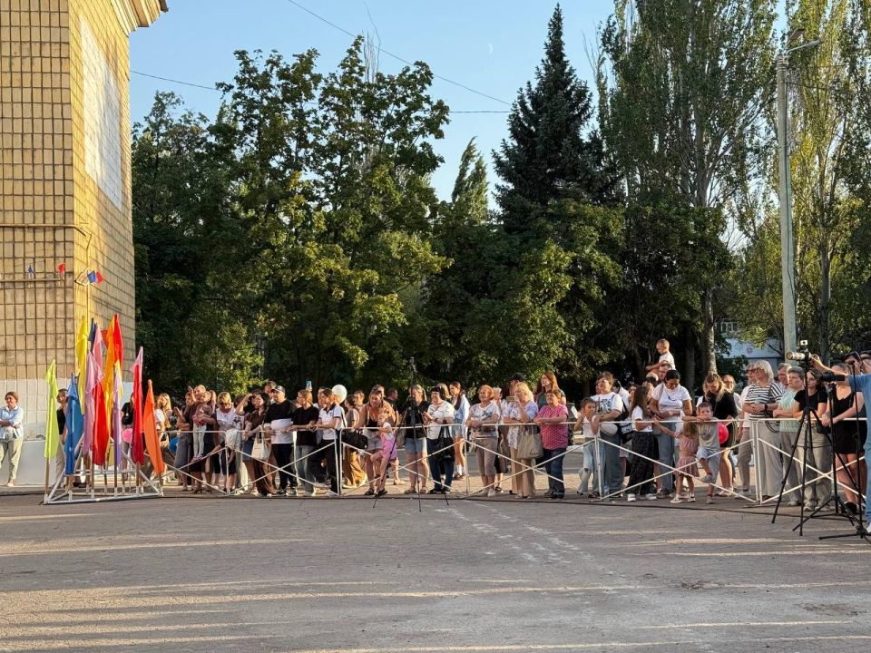 В Кировском прошел праздничный концерт ко Дню Шахтера и Дню города В Кировском прошел праздничный концерт ко Дню Шахтера и Дню города