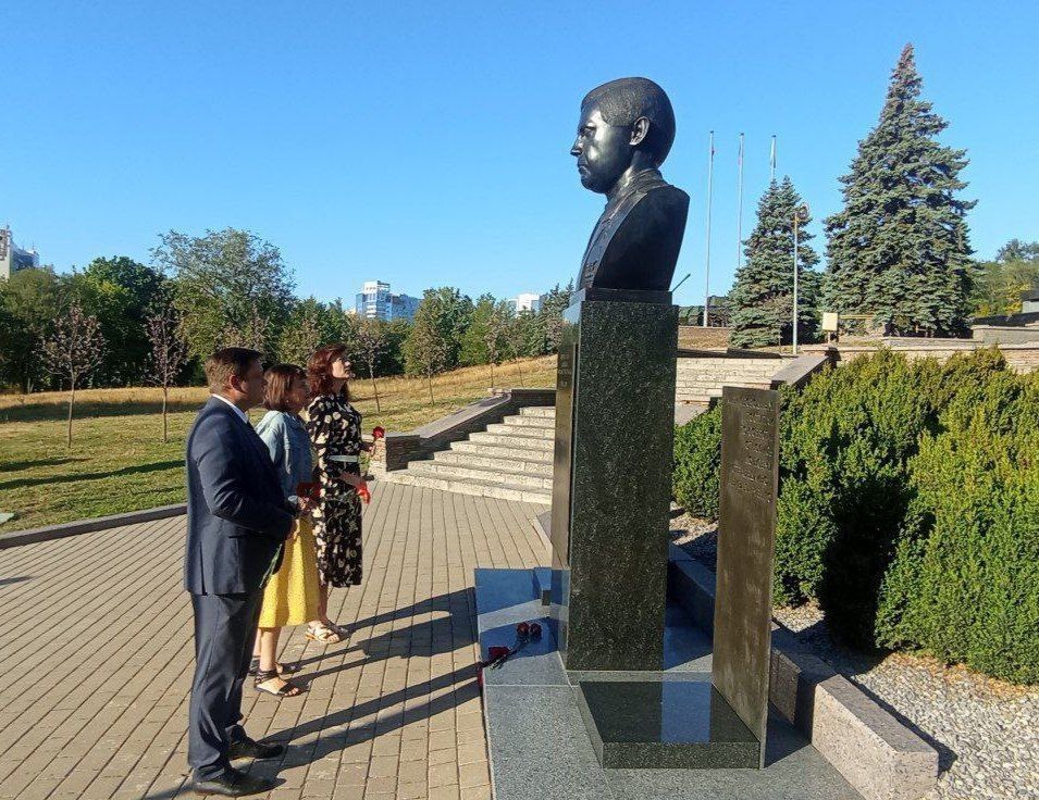 Валентин Левченко: 31 августа — годовщина гибели первого Главы ДНР Александра Захарченко Валентин Левченко: 31 августа — годовщина гибели первого Главы ДНР Александра Захарченко