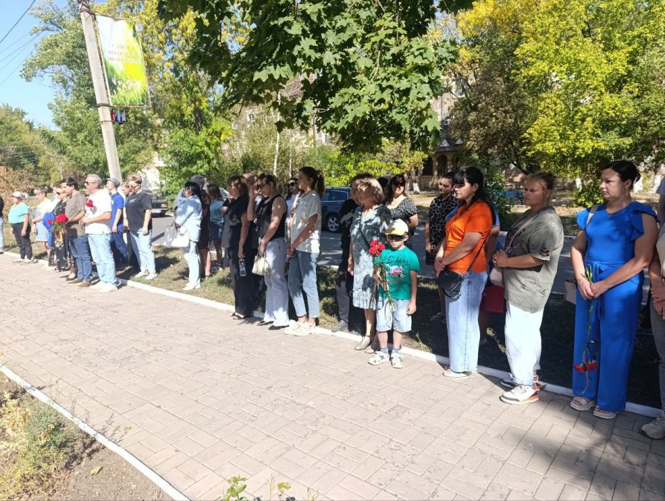 В Ждановке почтили память первого Главы ДНР Александра Захарченко В Ждановке почтили память первого Главы ДНР Александра Захарченко