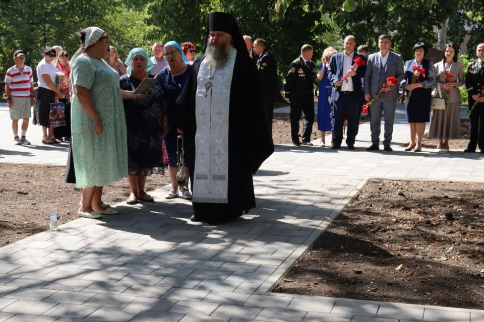 Сегодня, в День шахтера, мы отдаем дань уважения как действующим работникам угольной промышленности, так и тем, чья жизнь трагически оборвалась в забое Сегодня, в День шахтера, мы отдаем дань уважения как действующим работникам угольной промышленности, так и тем, чья жизнь трагически оборвалась в забое