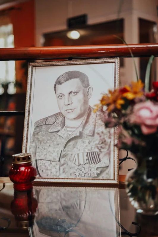 Его знают не только в Донбассе: в Докучаевске прошел вечер памяти Александра Захарченко Его знают не только в Донбассе: в Докучаевске прошел вечер памяти Александра Захарченко